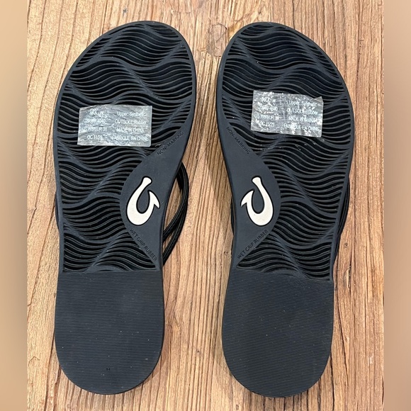 Women’s Olukai Aka, with Tags, Size 8, black, sleek thong sandal - Picture 7 of 8